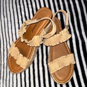 Perfect sandals for the upcoming spring!